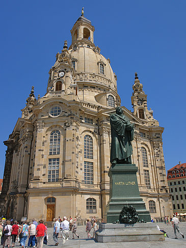 Lutherdenkmal vor der Frauenkirche Fotos