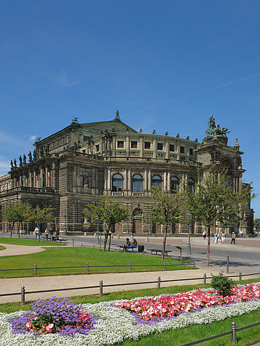 Semperoper mit Blumen Foto 