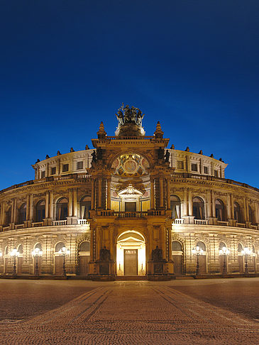 Semperoper bei Nacht