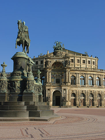 Foto Semperoper mit Statue - Dresden