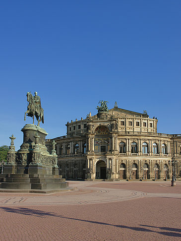 Foto Semperoper mit Statue