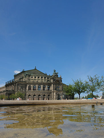 Fotos Semperoper mit Springbrunnen