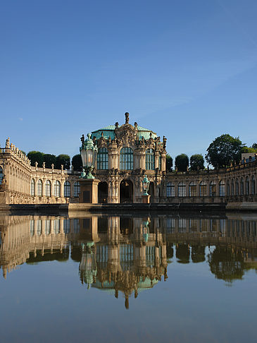 Wallpavillon mit Brunnen Foto 