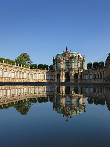 Wallpavillon mit Brunnen Foto 