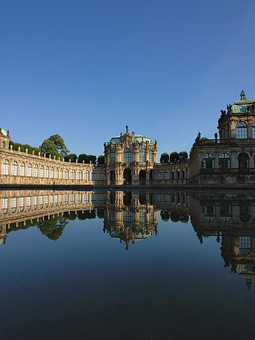 Wallpavillon mit Brunnen Fotos