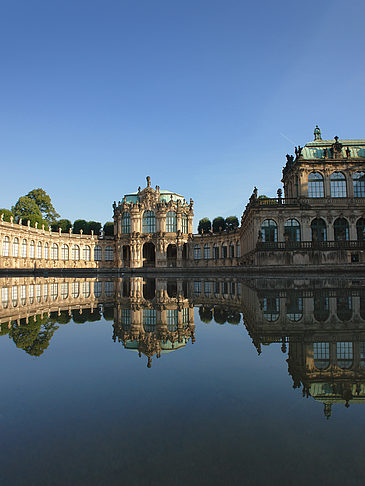 Wallpavillon mit Brunnen Foto 