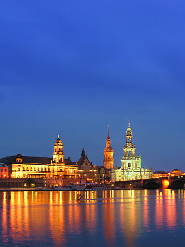 Hofkirche bei Nacht