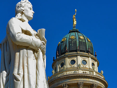 Schillerdenkmal mit dem Französischen Dom - Berlin (Berlin)