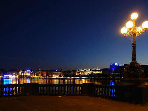 Laterne und Binnenalster - Hamburg (Hamburg)