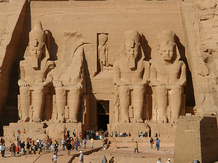 Tempel mit Touristen - Landesinnere (Abu Simbel)