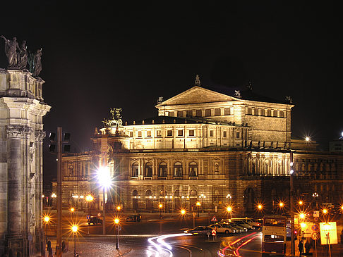 Semperoper bei Nacht Fotos