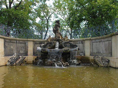 Delphinbrunnen Fotos