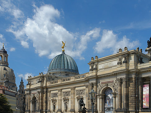 Frauenkirche und Kunstakademie Foto 