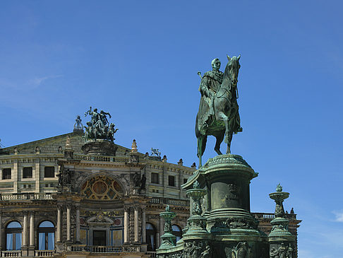 Fotos König-Johann-Statue mit Semperoper | Dresden