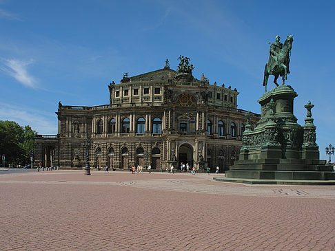 Foto König-Johann-Statue mit Semperoper - Dresden