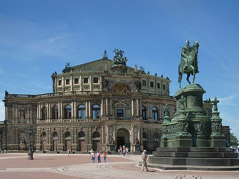 Fotos König-Johann-Statue mit Semperoper | Dresden