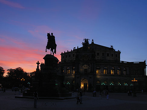 Fotos Statue und Semperoper