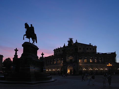 Foto Statue und Semperoper