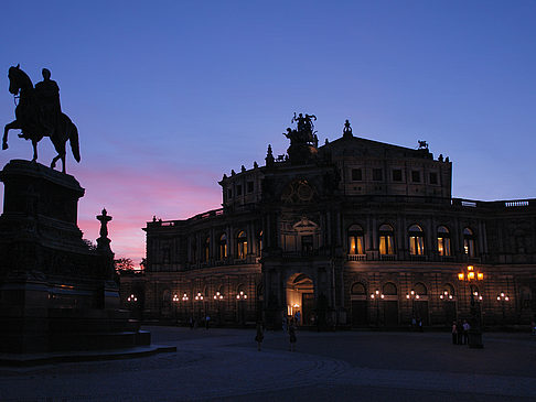 Foto Statue und Semperoper