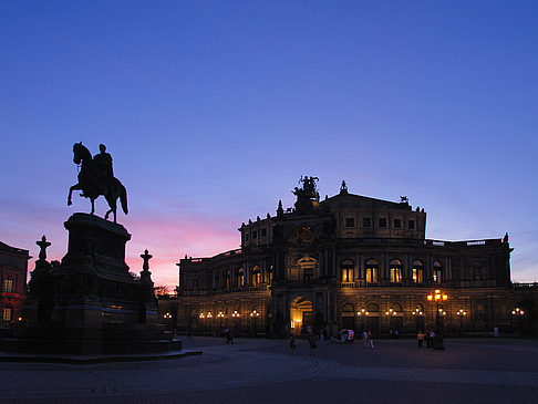 Foto Statue und Semperoper - Dresden