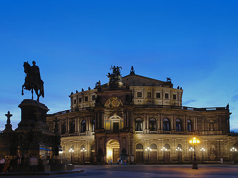 Foto Statue und Semperoper