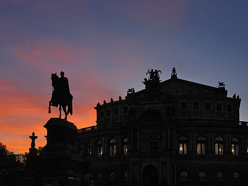 Foto Statue und Semperoper