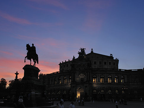 Fotos Statue und Semperoper