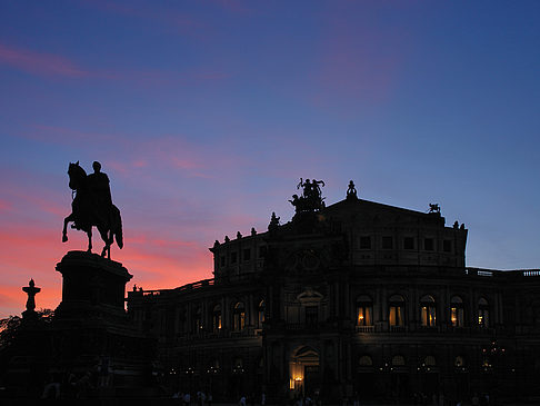 Statue und Semperoper