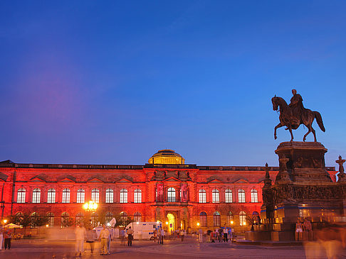 Statue und Zwinger Foto 