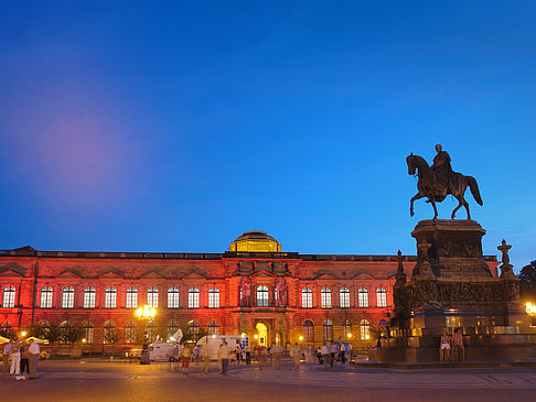 Foto Statue und Zwinger