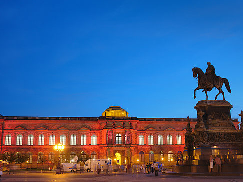 Statue und Zwinger