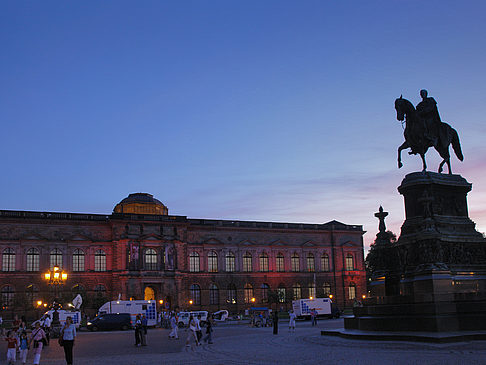 Foto Statue und Zwinger