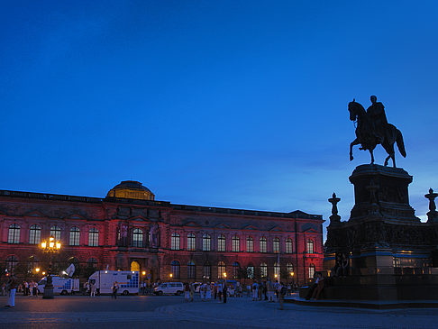 Statue und Zwinger Fotos