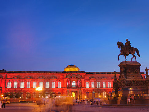 Fotos Statue und Zwinger