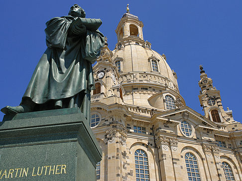 Lutherdenkmal vor der Frauenkirche Fotos