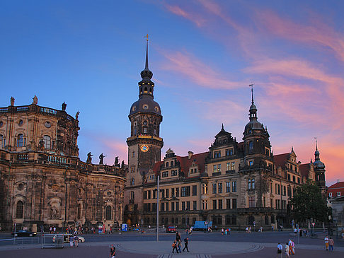 Foto Schloss und Hofkirche am Abend - Dresden