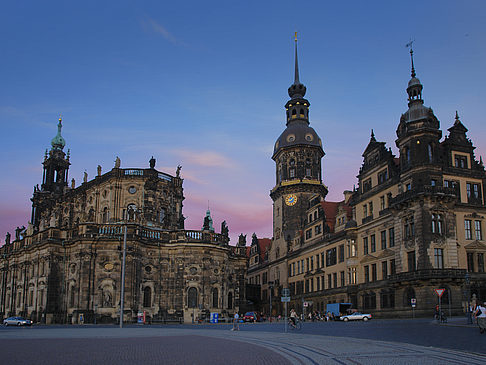 Foto Schloss und Hofkirche am Abend - Dresden