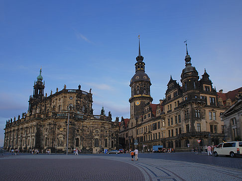 Foto Schloss und Hofkirche am Abend - Dresden