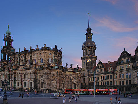 Foto Schloss und Hofkirche am Abend - Dresden