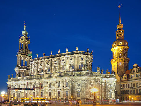 Fotos Schloss und Hofkirche nachts