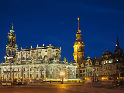 Fotos Schloss und Hofkirche nachts