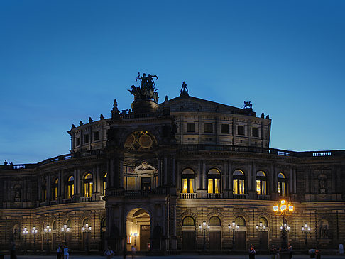 Semperoper abends