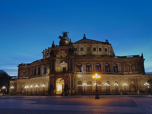 Semperoper abends Foto 