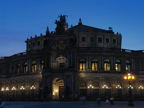 Semperoper abends Foto 