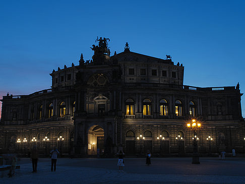 Semperoper abends