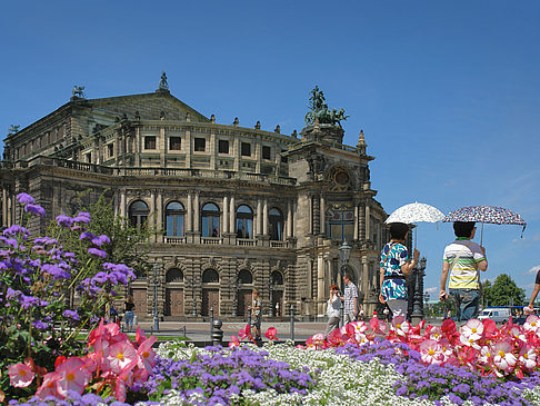 Foto Semperoper mit Blumen - Dresden