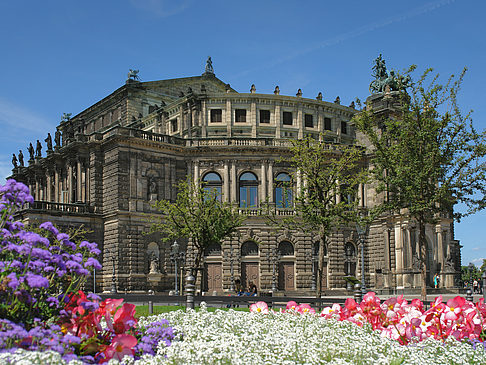 Fotos Semperoper mit Blumen