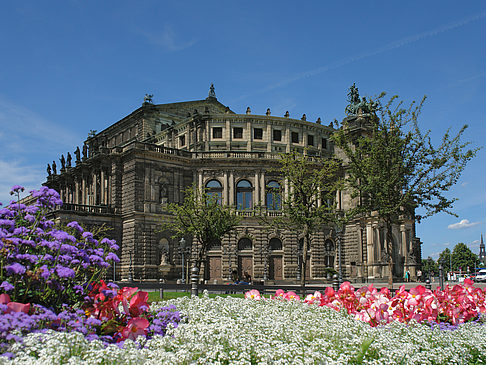 Semperoper mit Blumen Fotos