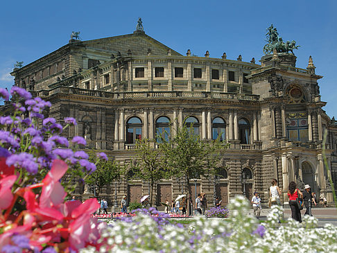 Fotos Semperoper mit Blumen | Dresden