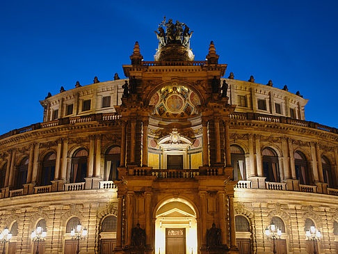 Semperoper bei Nacht Fotos